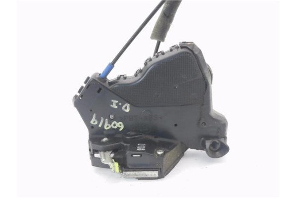 Recambio de cierre electromagnetico delantero izquierdo para toyota corolla verso (r1) 2.2 d-4d sport referencia OEM IAM 6904002