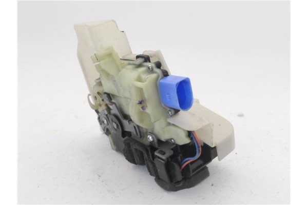 Recambio de cierre electromagnetico delantero izquierdo para volkswagen polo iv (9n3) 1.4 advance referencia OEM IAM 3B1837015AQ