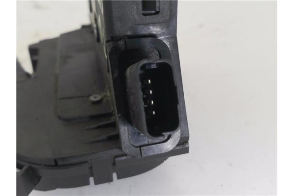 Recambio de cierre electromagnetico trasero derecho para renault clio iv 1.2 expression referencia OEM IAM 825000767R 40727203 
