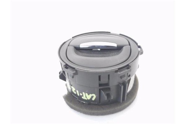 Recambio de rejilla entrada de aire para renault clio iv 1.2 expression referencia OEM IAM 687601310P 8239006 