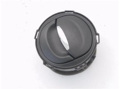 Recambio de rejilla entrada de aire para renault clio iv 1.2 expression referencia OEM IAM 687601310P 8239006 