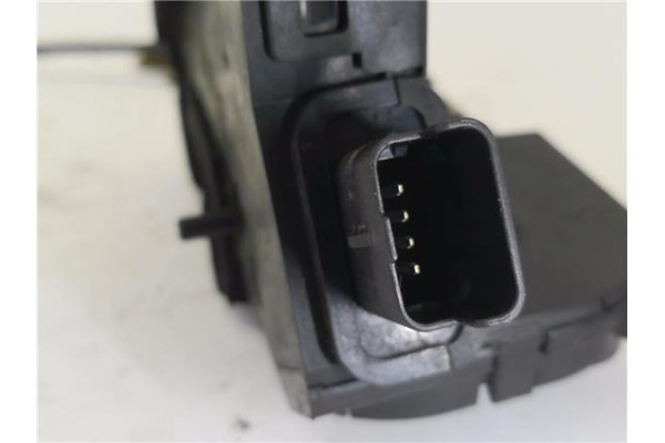 Recambio de cierre electromagnetico trasero izquierdo para renault clio iv 1.2 expression referencia OEM IAM 825015591R 40717203