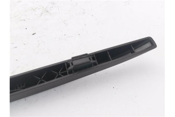 Recambio de brazo limpiaparabrisas trasero para renault clio iv 1.2 expression referencia OEM IAM 80018357  