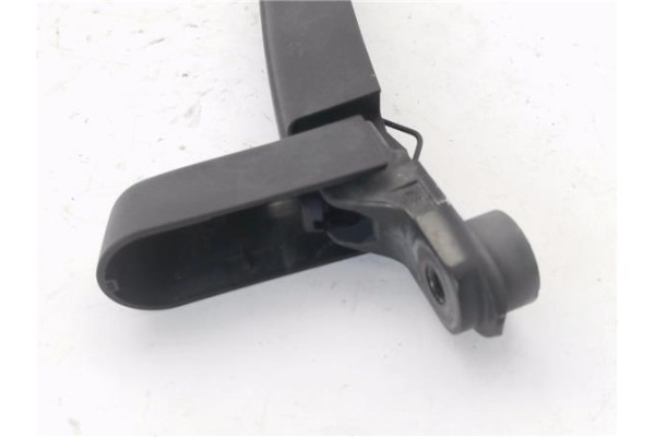 Recambio de brazo limpiaparabrisas trasero para renault clio iv 1.2 expression referencia OEM IAM 80018357  