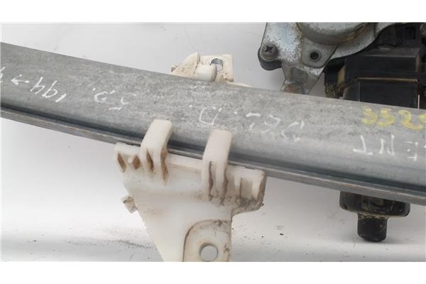Recambio de mecanismo elevalunas delantero derecho para hyundai accent (x3) referencia OEM IAM 8240222000  