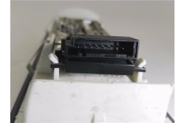 Recambio de luz delantero central techo para bmw serie x3 (e83) 2.0d referencia OEM IAM 6962141 2JA007712 