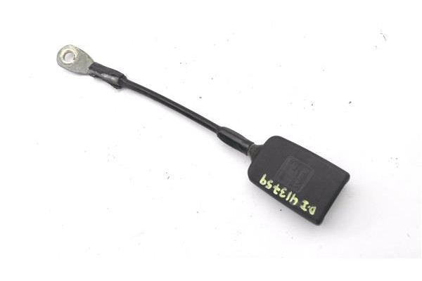 Recambio de anclaje cinturon delantero izquierdo para seat marbella 0.9 referencia OEM IAM 25061991 21019 