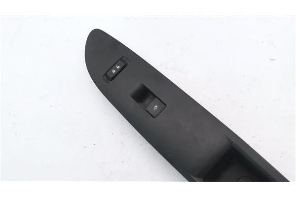Recambio de mando elevalunas delantero derecho para opel mokka 1.7 excellence referencia OEM IAM 95025520  