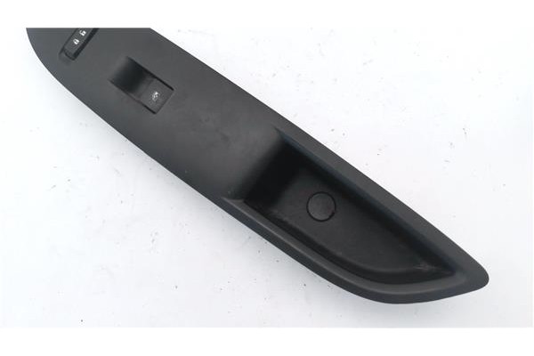 Recambio de mando elevalunas delantero derecho para opel mokka 1.7 excellence referencia OEM IAM 95025520  