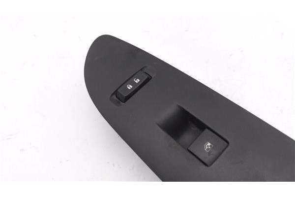 Recambio de mando elevalunas delantero derecho para opel mokka 1.7 excellence referencia OEM IAM 95025520  