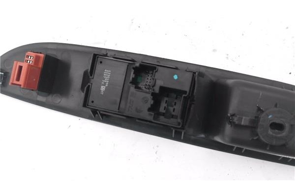 Recambio de mando elevalunas delantero derecho para opel mokka 1.7 excellence referencia OEM IAM 95025520  