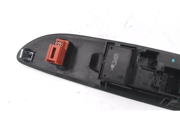 Recambio de mando elevalunas delantero derecho para opel mokka 1.7 excellence referencia OEM IAM 95025520  