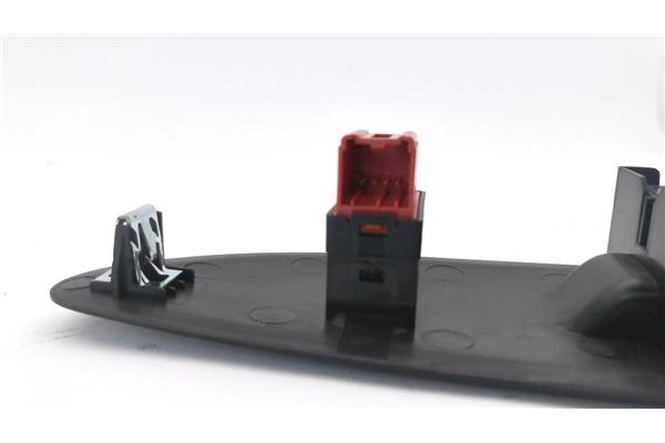 Recambio de mando elevalunas delantero derecho para opel mokka 1.7 excellence referencia OEM IAM 95025520  
