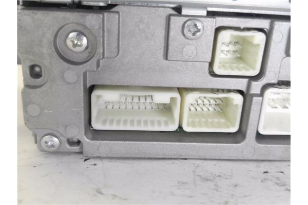 Recambio de autoradio para toyota prius (zvw30) 1.8 hybrid referencia OEM IAM 8612047340 1230001650A101 
