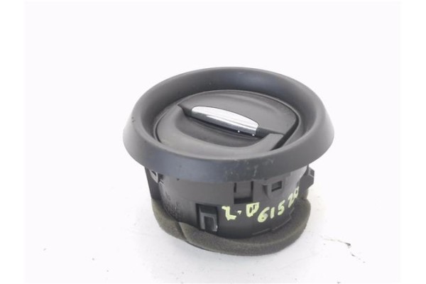 Recambio de rejilla entrada de aire para renault clio iv 1.2 expression referencia OEM IAM 687601310R  