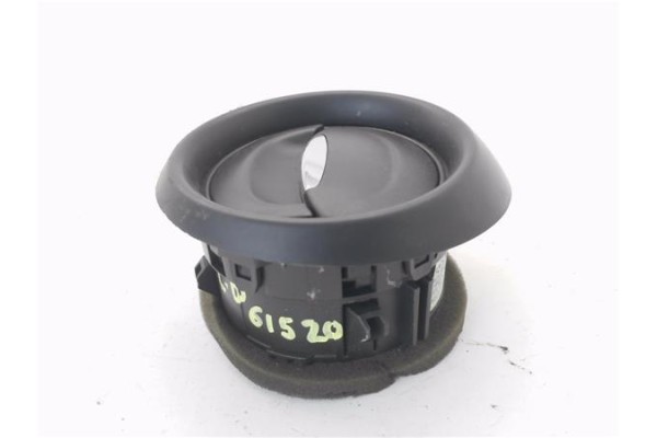 Recambio de rejilla entrada de aire para renault clio iv 1.2 expression referencia OEM IAM 687601310R  