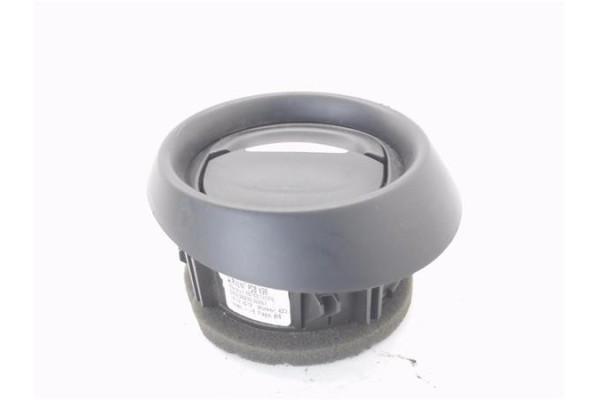 Recambio de rejilla entrada de aire para renault clio iv 1.2 expression referencia OEM IAM 687601310R  