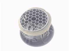 Recambio de rejilla entrada de aire para renault clio iv 1.2 expression referencia OEM IAM 687601310R  
