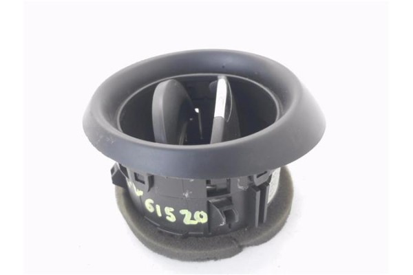 Recambio de rejilla entrada de aire para renault clio iv 1.2 expression referencia OEM IAM 687601310R  
