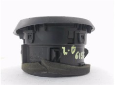 Recambio de rejilla entrada de aire para renault clio iv 1.2 expression referencia OEM IAM 687601310R  