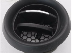 Recambio de rejilla entrada de aire para renault clio iv 1.2 expression referencia OEM IAM 687601310R  