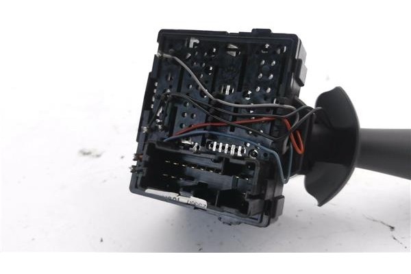 Recambio de mando limpiaparabrisas para renault clio iv 1.2 expression referencia OEM IAM E10670313  