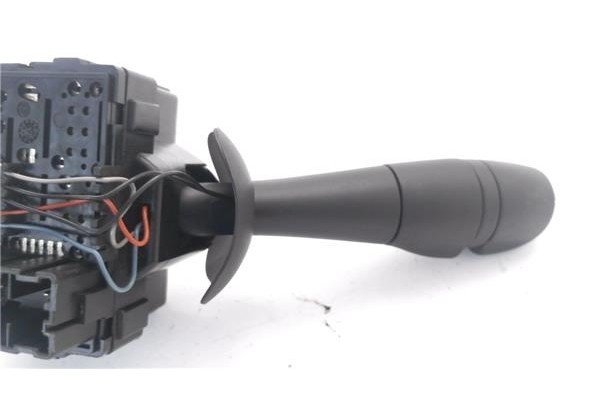 Recambio de mando limpiaparabrisas para renault clio iv 1.2 expression referencia OEM IAM E10670313  