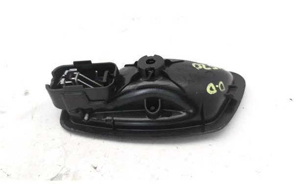 Recambio de manilla int. puerta delantero derecha para renault clio iv 1.2 expression referencia OEM IAM 826720001R  