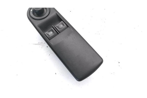 Recambio de mando elevalunas delantero izquierdo para renault clio iv 1.2 expression referencia OEM IAM 809611667R 1135204X 