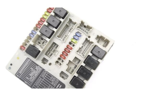 Recambio de caja fusibles/rele para nissan note (e11e) 1.5 dci referencia OEM IAM 19487A31  