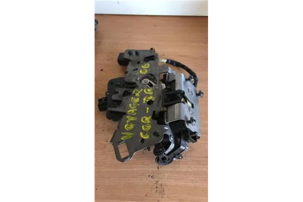 Recambio de cierre electromagnetico trasero derecho para chrysler voyager (rg) 2.4 se referencia OEM IAM 250002823  