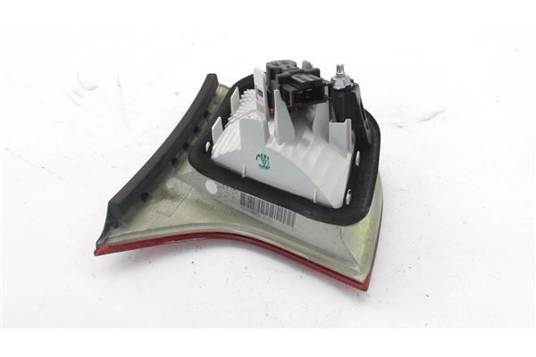 Recambio de piloto interior derecho para audi a4 berlina (8e) 2.0 tdi (dpf) (125kw) referencia OEM IAM 8E5945094  