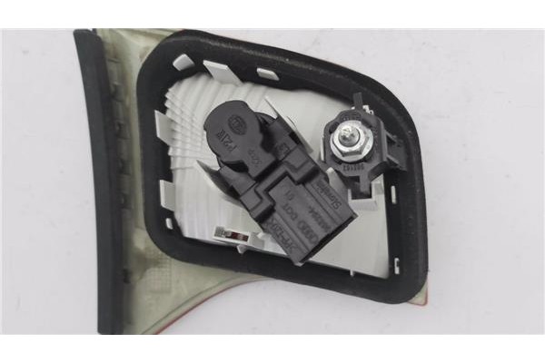 Recambio de piloto interior derecho para audi a4 berlina (8e) 2.0 tdi (dpf) (125kw) referencia OEM IAM 8E5945094  