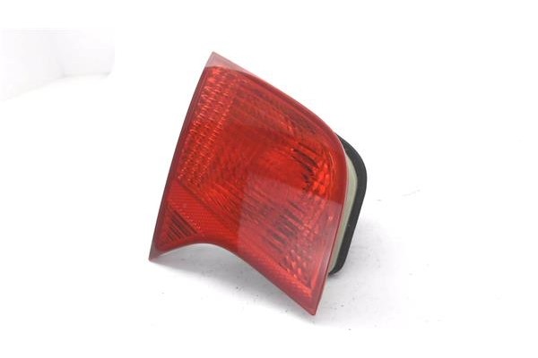 Recambio de piloto interior izquierdo para audi a4 berlina (8e) 2.0 tdi (dpf) (125kw) referencia OEM IAM 8E5945093A  