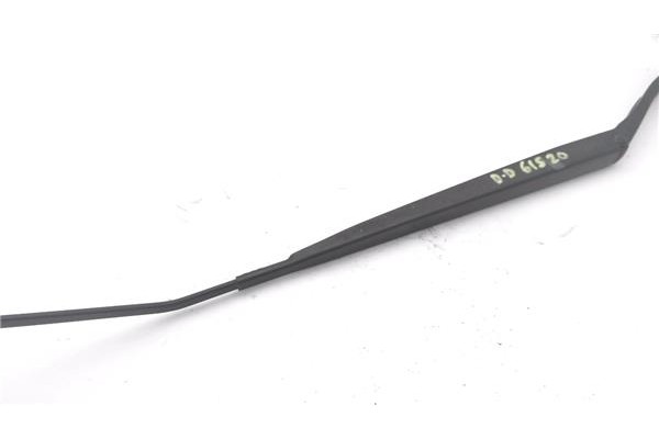 Recambio de brazo limpiaparabrisas delantero derecho para renault clio iv 1.2 expression referencia OEM IAM 288861373  