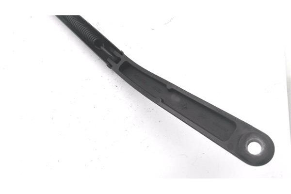 Recambio de brazo limpiaparabrisas delantero derecho para renault clio iv 1.2 expression referencia OEM IAM 288861373  