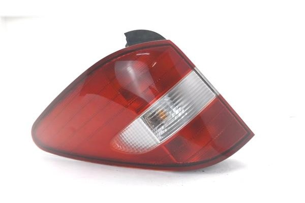 Recambio de piloto trasero izquierdo para ssangyong rodius 2.7 270 xdi referencia OEM IAM 8360121  