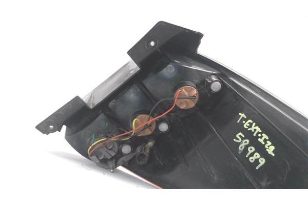 Recambio de piloto trasero izquierdo para ssangyong rodius 2.7 270 xdi referencia OEM IAM 8360121  