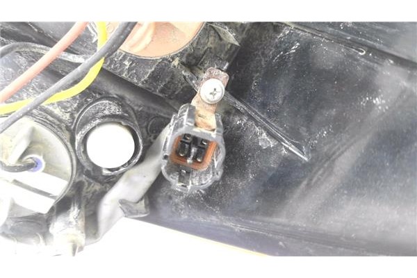 Recambio de piloto trasero izquierdo para ssangyong rodius 2.7 270 xdi referencia OEM IAM 8360121  
