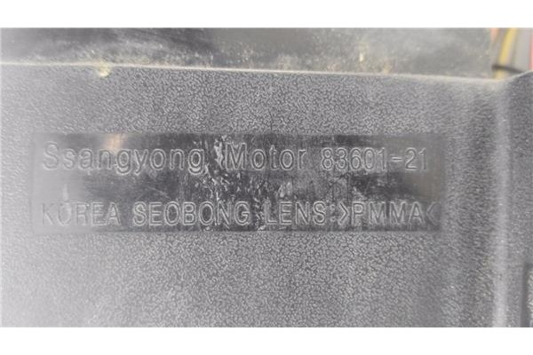 Recambio de piloto trasero izquierdo para ssangyong rodius 2.7 270 xdi referencia OEM IAM 8360121  