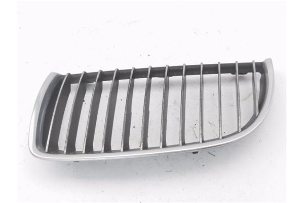 Recambio de rejilla capo para bmw serie 3 berlina (e90) 3.0 330d referencia OEM IAM 22405910 7120009 
