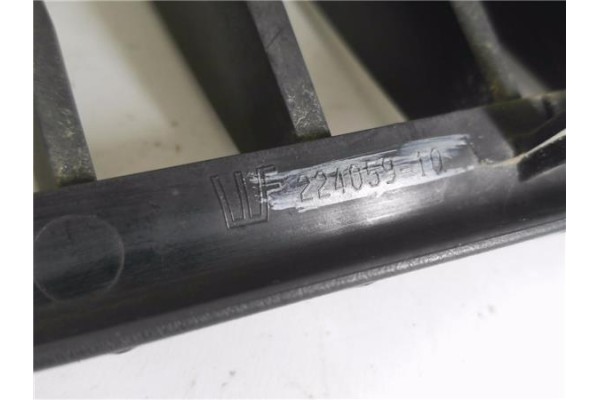 Recambio de rejilla capo para bmw serie 3 berlina (e90) 3.0 330d referencia OEM IAM 22405910 7120009 