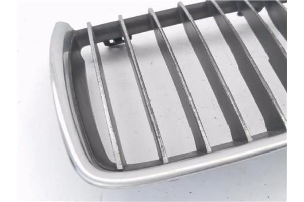 Recambio de rejilla capo para bmw serie 3 berlina (e90) 3.0 330d referencia OEM IAM 22405910 7120009 