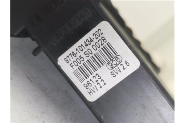 Recambio de motor elevalunas delantero derecho para volkswagen golf iv berlina (1j1) 1.6 referencia OEM IAM 1J1959802D 101426202