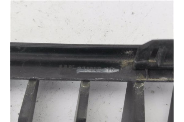 Recambio de rejilla capo para bmw serie 3 berlina (e90) 3.0 330d referencia OEM IAM 22405910 7120010 