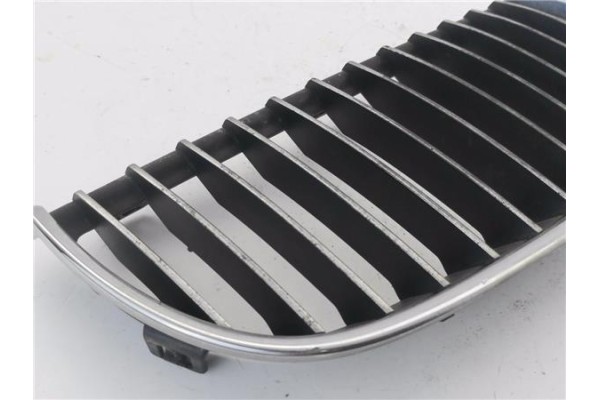 Recambio de rejilla capo para bmw serie 3 berlina (e90) 3.0 330d referencia OEM IAM 22405910 7120010 