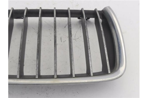 Recambio de rejilla capo para bmw serie 3 berlina (e90) 3.0 330d referencia OEM IAM 22405910 7120010 