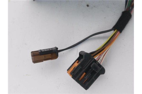 Recambio de retrovisor electrico derecho para peugeot 308 sw 1.6 active referencia OEM IAM 98261675XT E20312230 