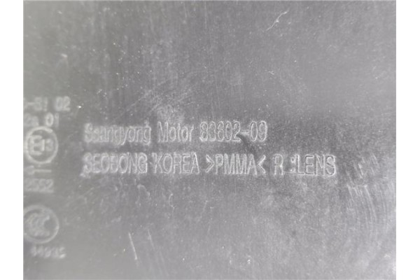 Recambio de piloto trasero derecho para ssangyong kyron 2.0 200 xdi referencia OEM IAM 8360209  