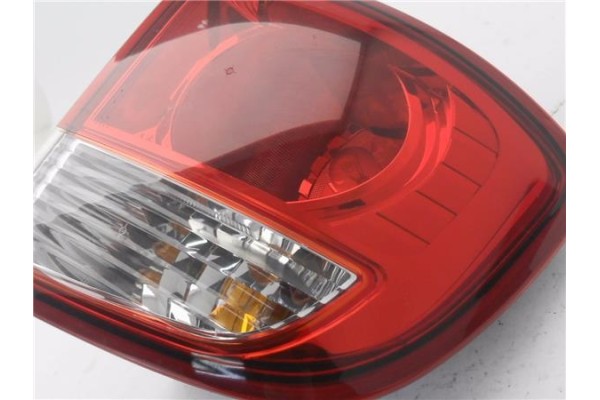 Recambio de piloto trasero derecho para ssangyong kyron 2.0 200 xdi referencia OEM IAM 8360209  